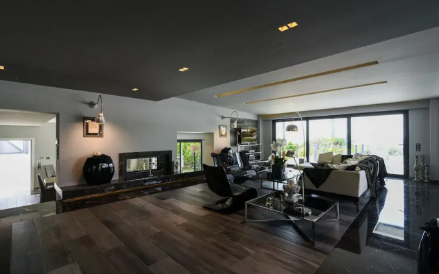 Villa Selenia Platinum