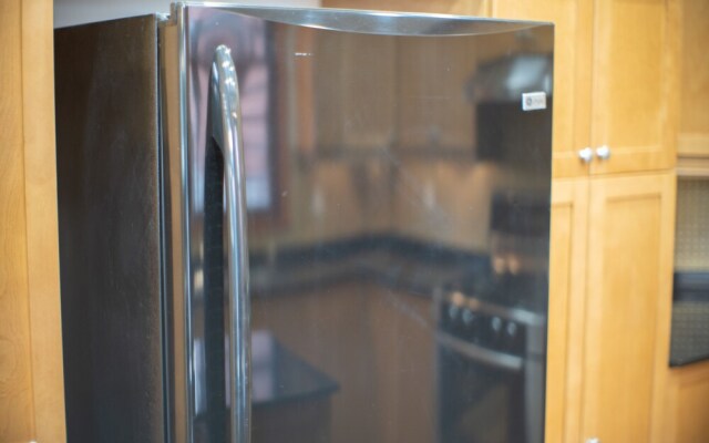 Chic 2BR near Little Italy 5min to Metro