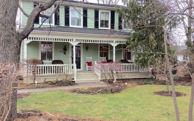 Scarlet Tunic Bed and Breakfast