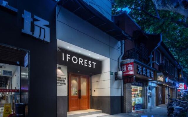 Iforest Hostel (Jing'an Temple Metro Station)