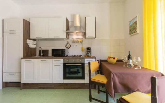 Two Bedroom Apartment Valdebecco for 5 persons