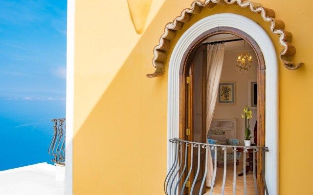 Peaceful Escape Above Amalfi Coast