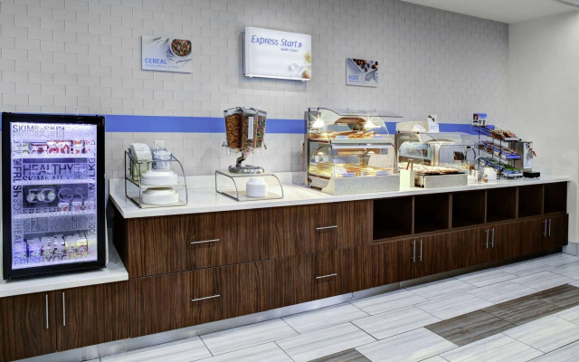 Holiday Inn Express & Suites Coldwater by IHG