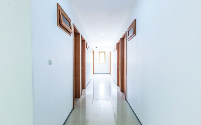 OYO 506 Moes Residence