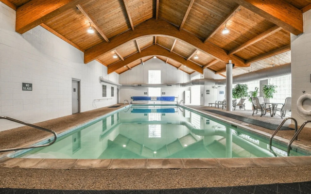 1607 Quicksilver 2 Bedroom Condo by RedAwning