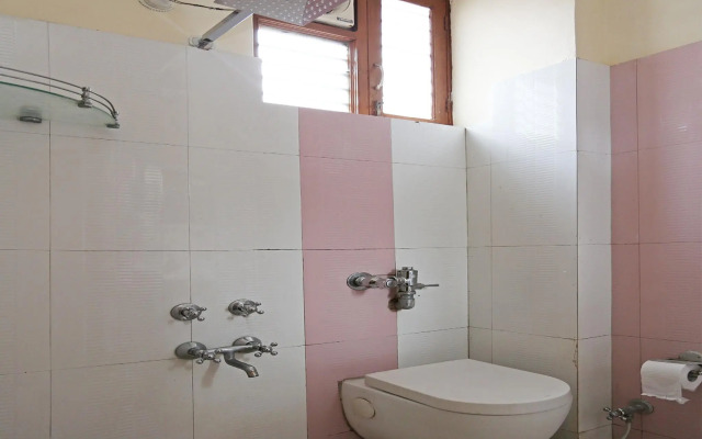 OYO 4889 Hotel Moon 2