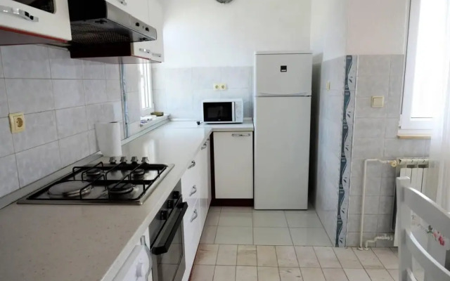Remarkable 2-bed Apartment in Okrug Gornji