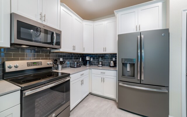 Tr_531r Champions 8 Bedroom Home