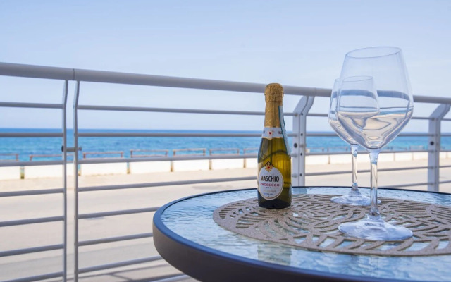 Topazio Apartment On Sea Shore