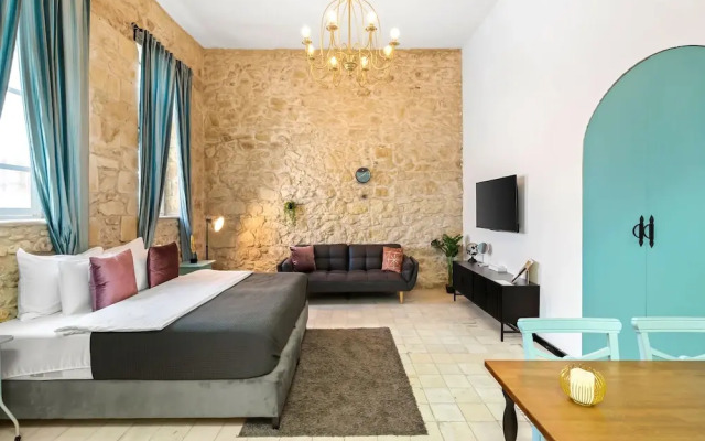 Helios Boutique Suites by La Finca Hotel
