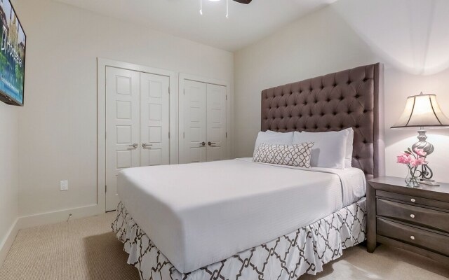 Spacious Modern Condo near French Quarter