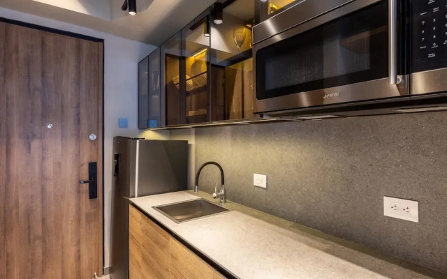 w Modern Loft in Unique Building
