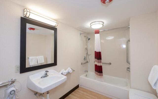 Red Roof Inn PLUS+ & Suites Naples Downtown-5th Ave S