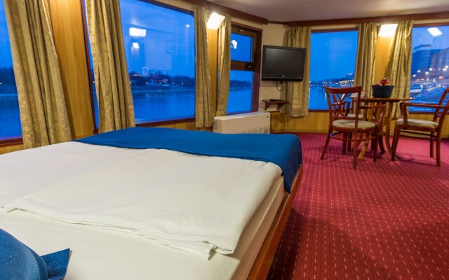 Fortuna Boat Hotel