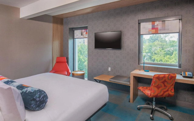 Aloft New York LaGuardia Airport