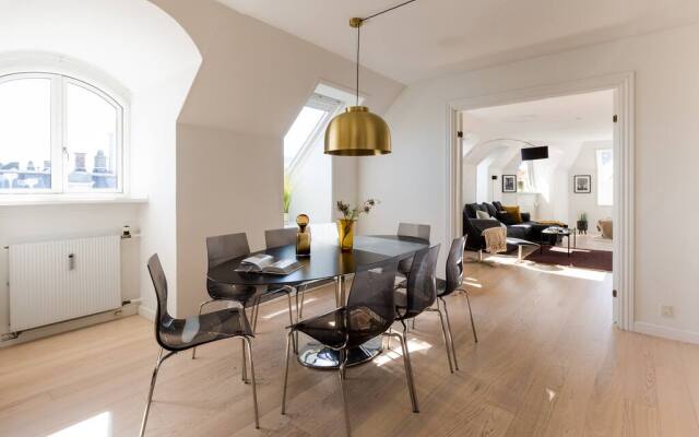 ★210SQM Lux Penthouse, City centre-next to Tivoli★