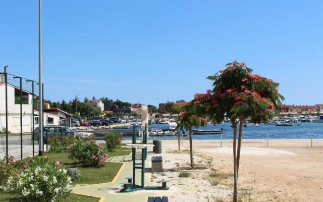 Apartments and rooms Eugenia