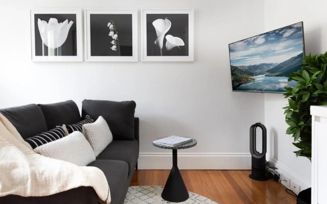 Designer Studio in Grand Manor 20 Min from Sydney
