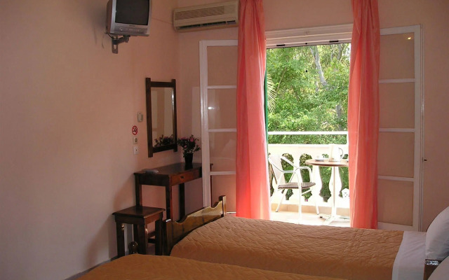 River Studios & Apartments