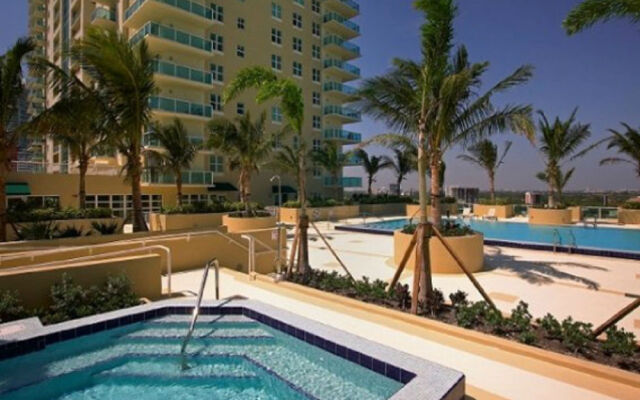 Lyx Miami Suites