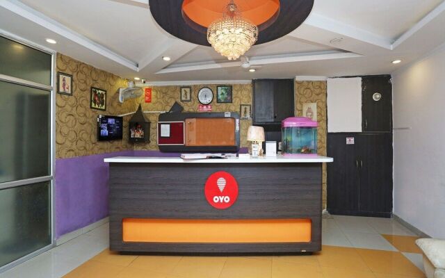 OYO 12784 Hotel Roomers