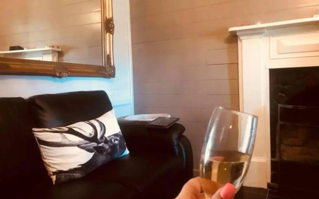 The Radford Couples Cottage Heart of Stanthorpe – Guest Rooms – Stanthorpe