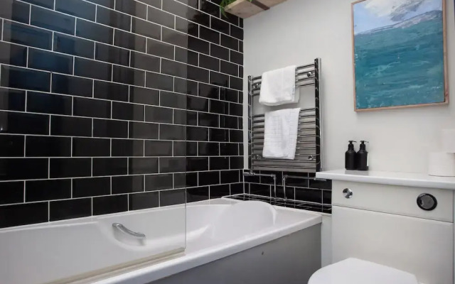 higgihaus 107 Sleeps 4  Monday - Friday