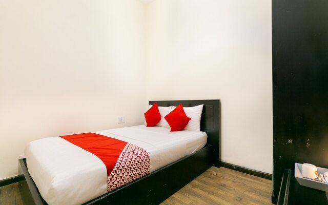 Oyo 438 Small Bay Hotel