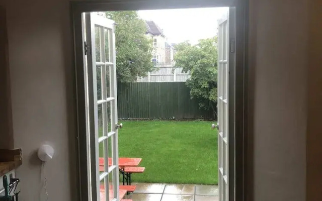 Higgihaus at Hampton Whole House 6 Bed