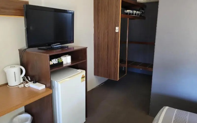 Palm And Pawn Motor Inn – Guest Rooms – Wagga Wagga
