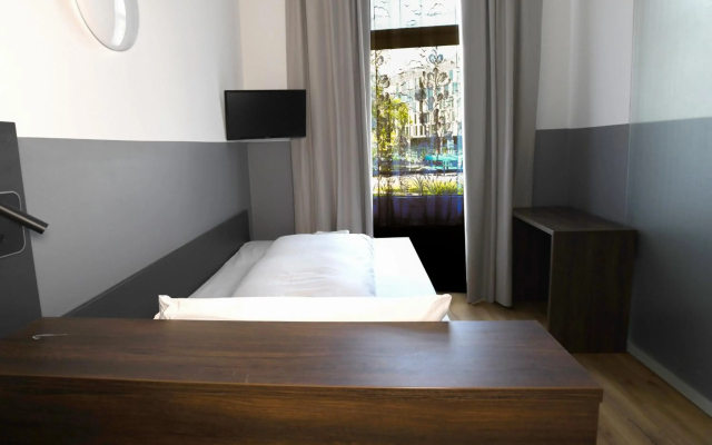 Hotel Apadana Frankfurt
