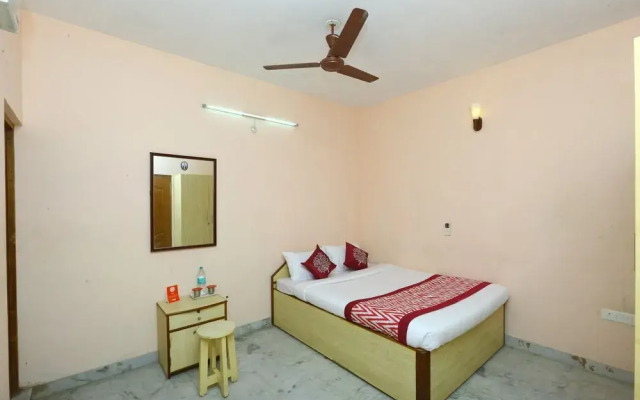 OYO 10098 Home Compact 1BHK White Town