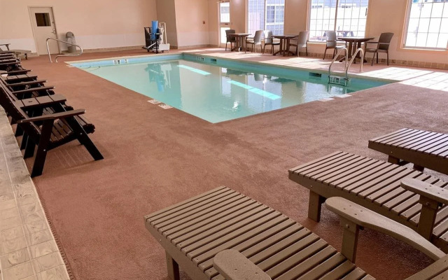 Quality Inn & Suites Hendersonville - Flat Rock