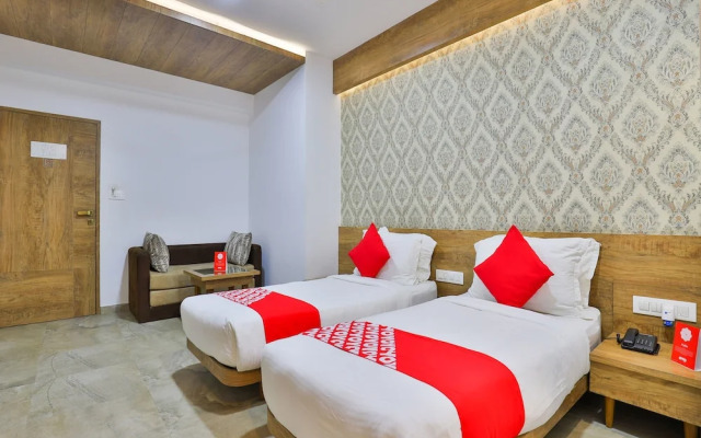 OYO 18585 Hotel Rajdhani
