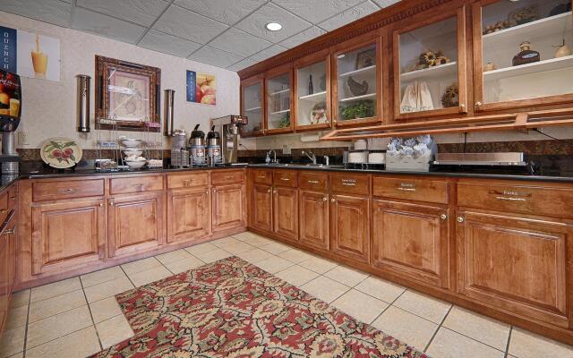 Best Western Bradbury Inn & Suites