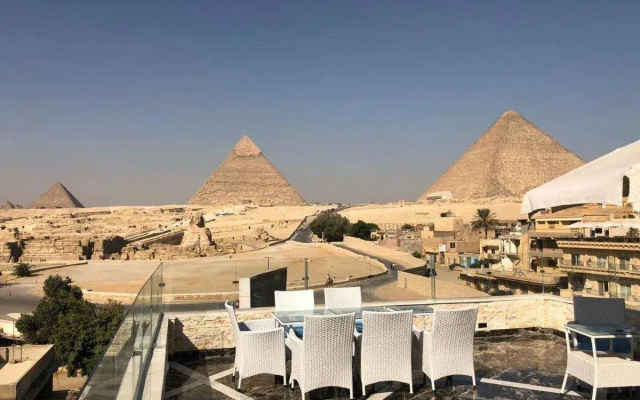 Cleopatra Pyramids View Inn