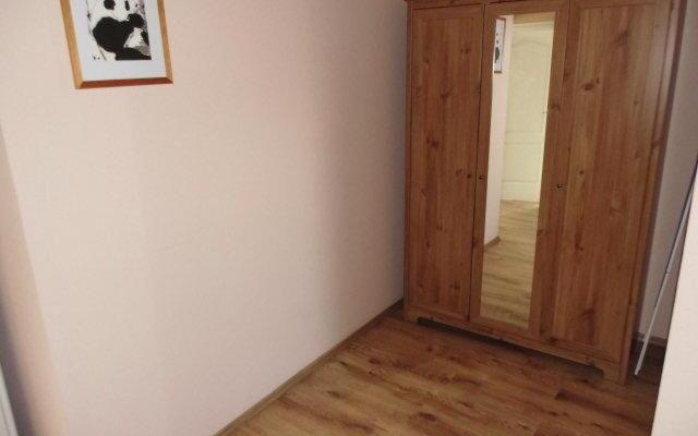 Sehr-schoene-4-Raum-Maisonette-Fewo-mit-110qm-Balkon-zentral-preiswert-T7