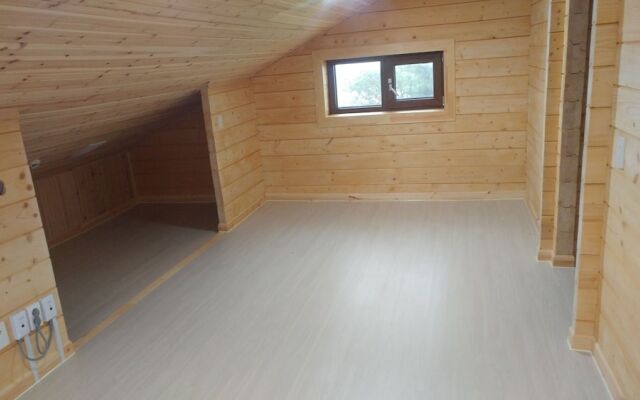 Daegwallyeong Solbawee Log-Housing Pension