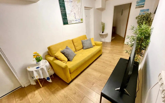 Low-Cost Guesthouse - By The Beach!
