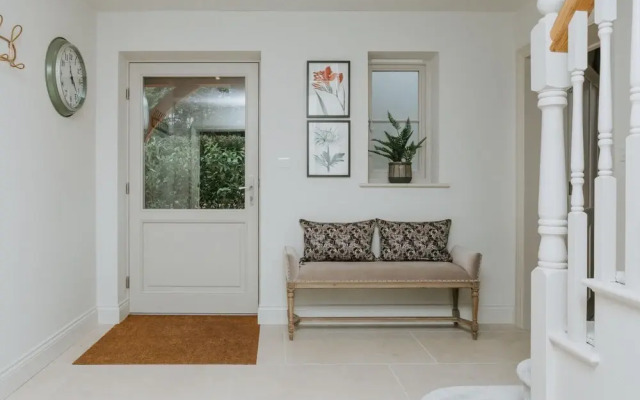 The Dragonfly - Central 2 Bedroom House