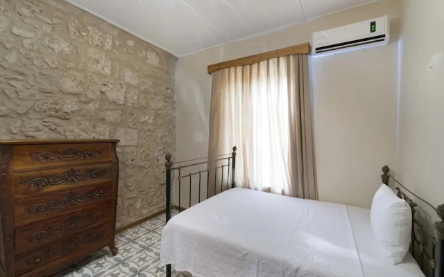 Villa Stone House by Amy Villas