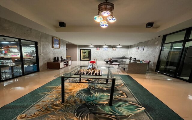 V Tharm Hotel