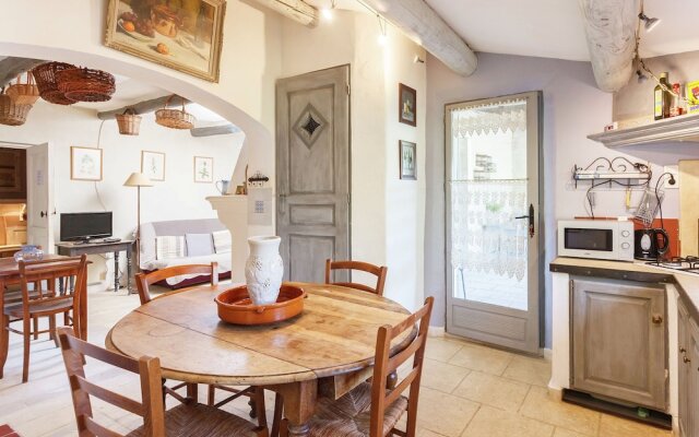 Rustic Cottage in Oppede With Shared Pool