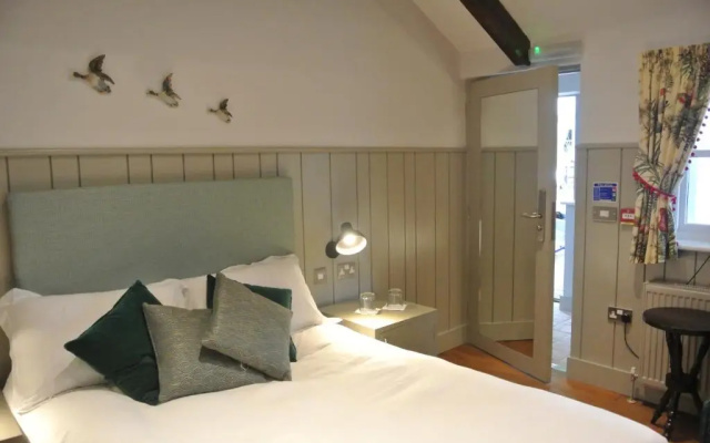 The Crown Pub, Dining & Rooms