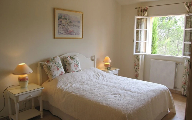 Provencal Holiday Home With Dishwasher not far From Fréjus