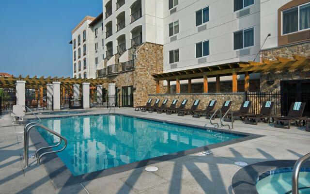 Oxford Suites Sonoma County