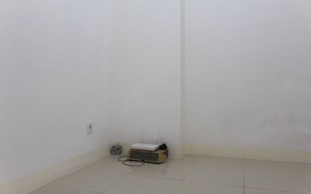 Beautiful and Comfy 1BR at Bassura City Apartment By Travelio