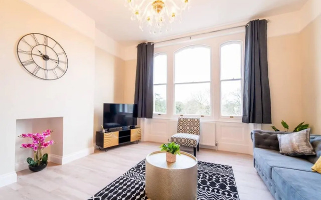 Stylish 3 Bedroom Maisonette