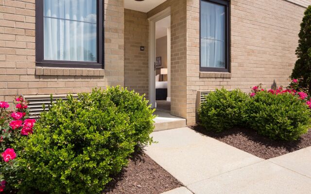 DoubleTree by Hilton Hotel Laurel