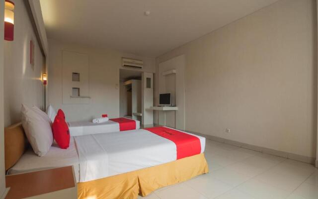 RedDoorz Plus near Kampung Gajah 3